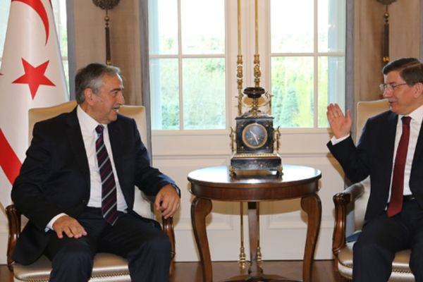 Davutoğlu'na tebrik yağıyor