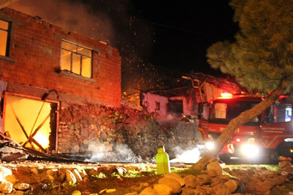 Cep telefonu yangın çıkardı