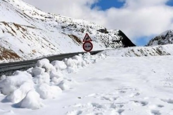 Van'da kar yağışı yaşamı etkiledi