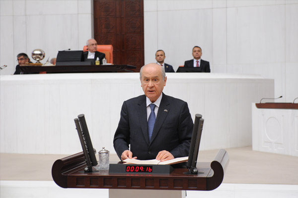 Bahçeli koltuğu Demirtaş'a kaptırdı