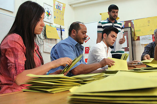 AK Parti'den sandıklara itiraz