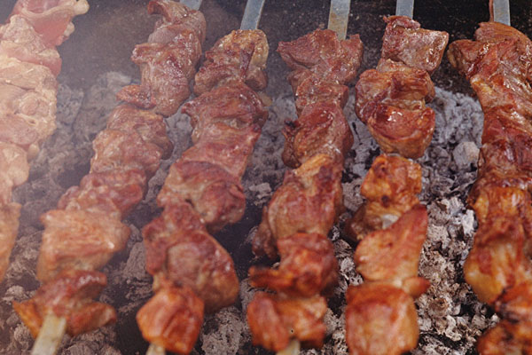 Irkçı başkana inat kebap festivali