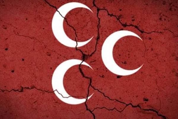 MHP'li iki başkan daha istifa etti