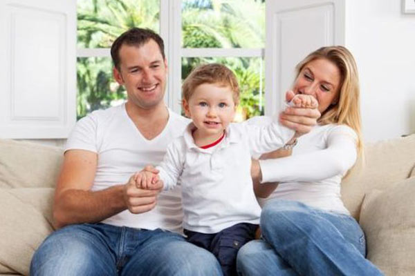 Babalık izni 3 aya çıkarıldı