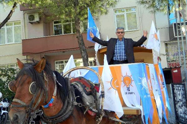 İlk kez oy verdiği AK Parti için ilginç kutlama