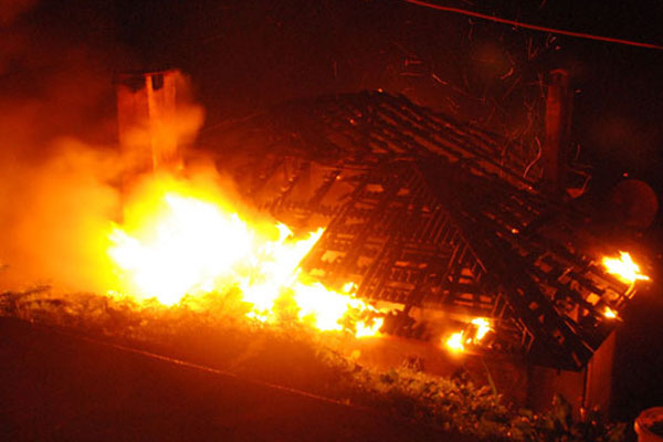 Rize’de korkutan yangın