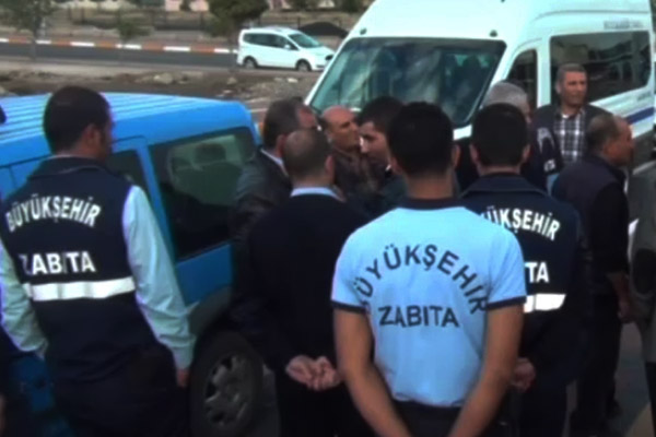 Diyarbakır’da zabıtaya saldırı: 3 yaralı