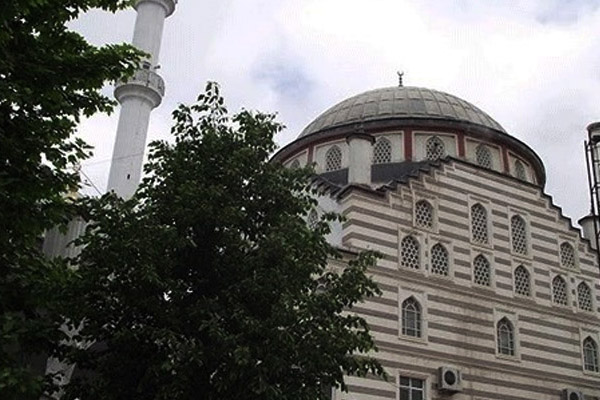 Yasaklar ezanı susturamadı