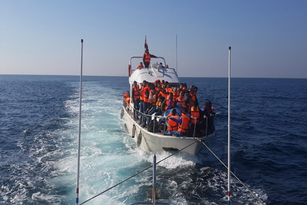 Lüks yatta göçmenler yakalandı