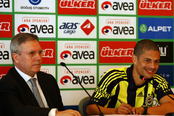 Alex'ten Aziz Yıldırım'a 'imza' cevabı