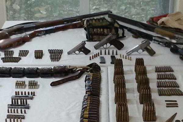 Ev baskınlarında mühimmat ele geçirildi