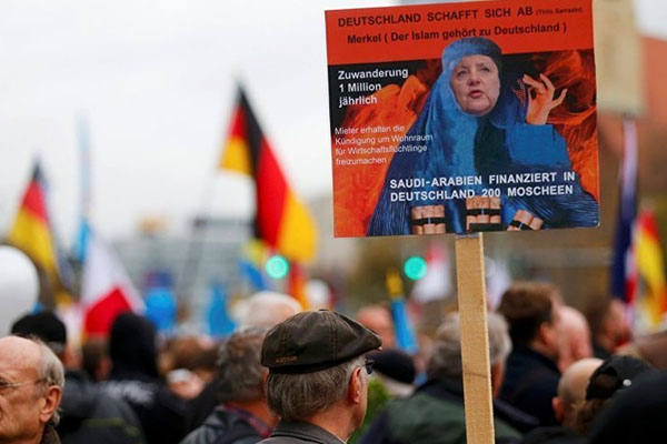 Berlin'de, ırkçı yürüyüş