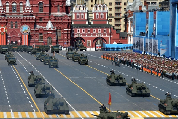 Kızıl Meydan'da gövde gösterisi