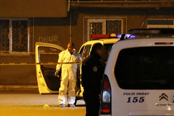 Polise silahlı saldırı:  2 yaralı