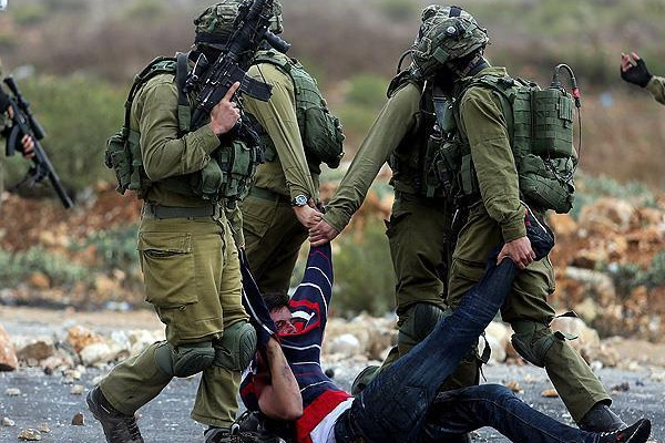 İsrail 27 Filistinliyi gözaltına aldı