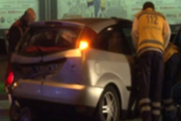 Yolda uyuya kalan sürücü trafiği birbirine kattı