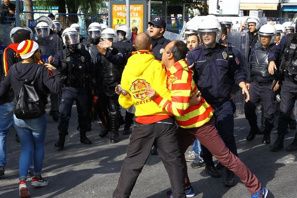 Karşıyaka-Göztepe derbisi öncesi kavga çıktı