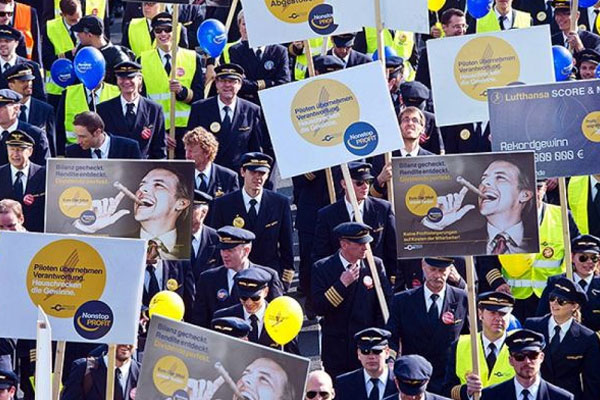 Almanya'da dev grev:  Bin uçuş iptal edildi