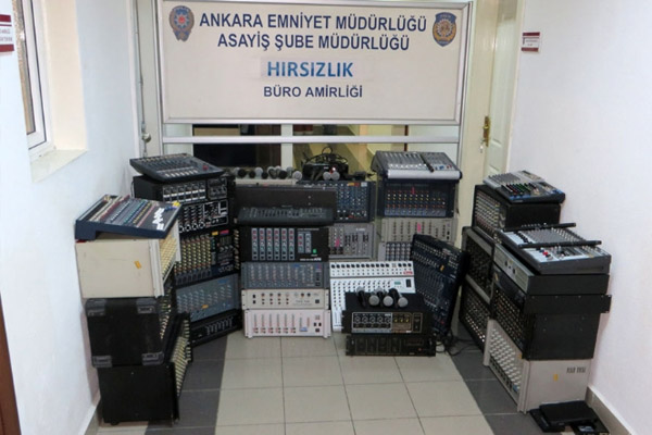 38 caminin ses sistemini çaldılar