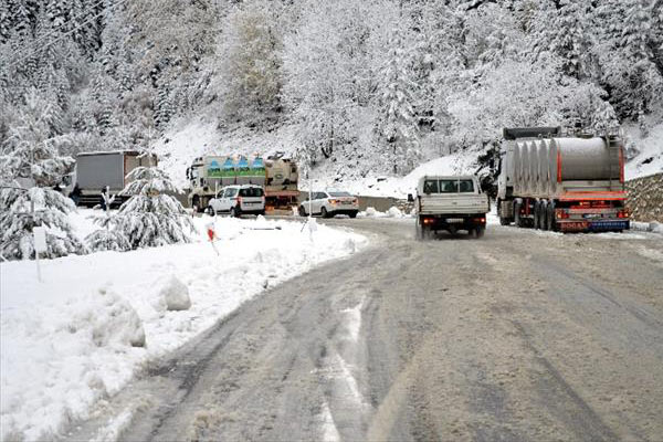 Sürücülerin kar imtihanı başladı