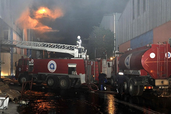 Mobilya fabrikasında yangın çıktı