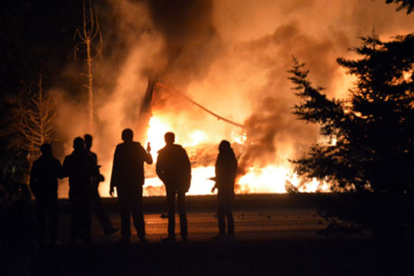 Kimyevi madde taşıyan TIR alev alev yandı!