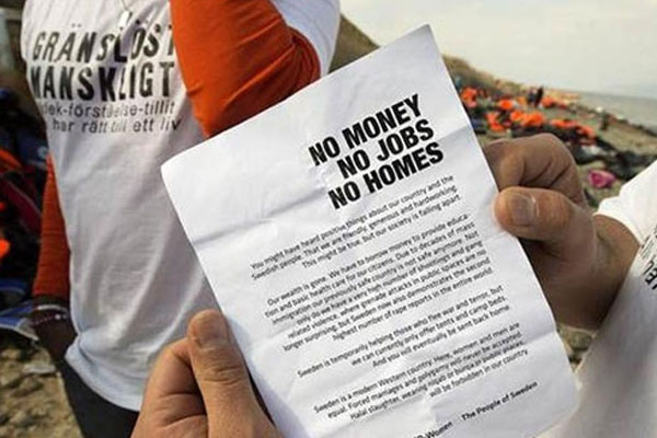 Irkçılardan mültecilere bildiri