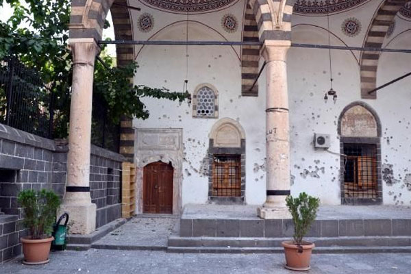 Sur’da okul ve camiler kapatıldı