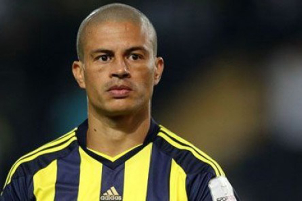 Fenerbahçe'den Alex'in imzasına inceleme