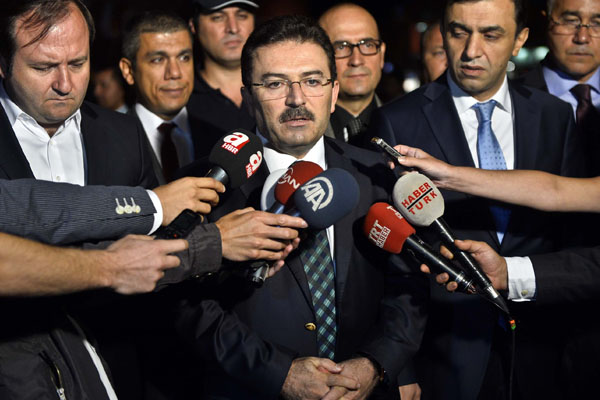 Bakan programını iptal etti