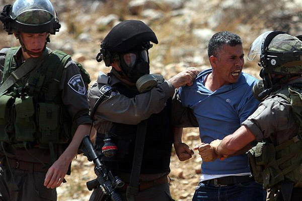 İsrail 16 Filistinliyi gözaltına aldı