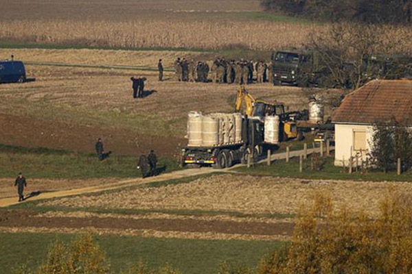 Slovenya sınıra tel örgü çekiyor