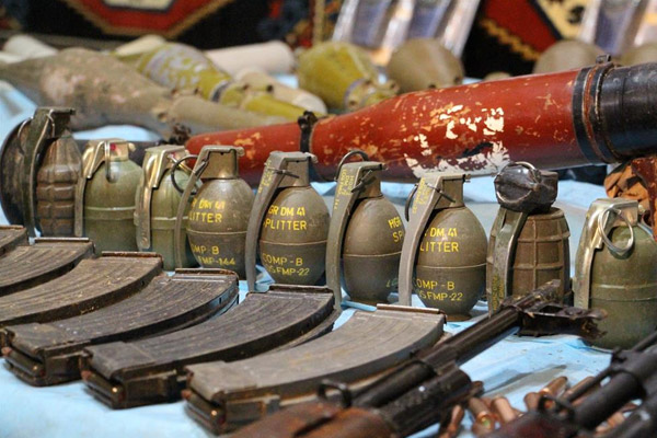 Halk ihbarı ile PKK cephaneliği basıldı