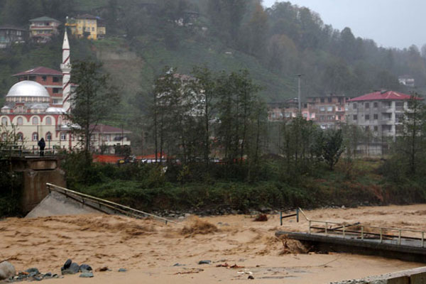 Rize'de okullar tatil edildi