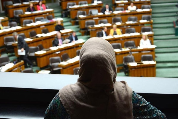 YARSAV'dan başörtüsüne 'direniş' çağrısı