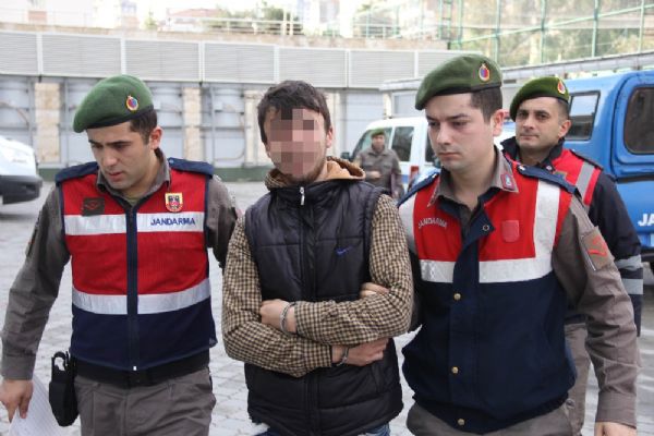 Samsun'da uyuşturucu için babasını gasp etti