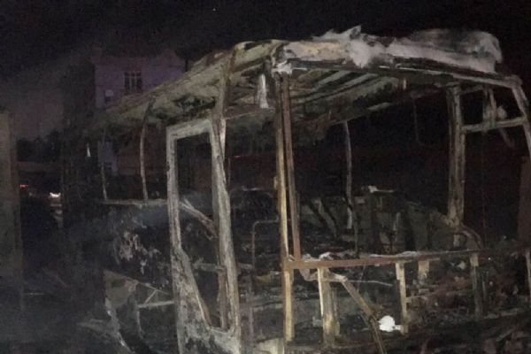 Büyükçekmece'de otobüs kül oldu