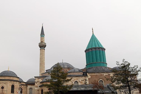 Kılıç: Batı'da kim Mesnevi okursa Müslüman oluyor