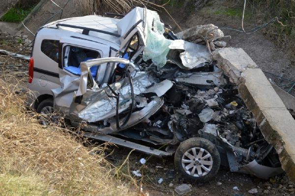Çocuk sürücü kaza yaptı: 2 kişi öldü
