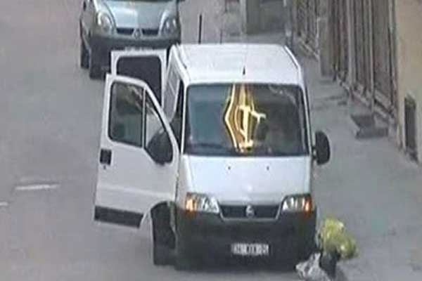 Yangın tüpüyle vuracaklardı