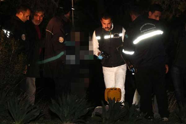 Antalya'da iple ağaca asılı erkek cesedi bulundu