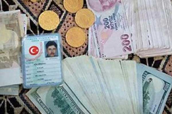 Fetö'cünün evinden 1 milyon lira çıktı