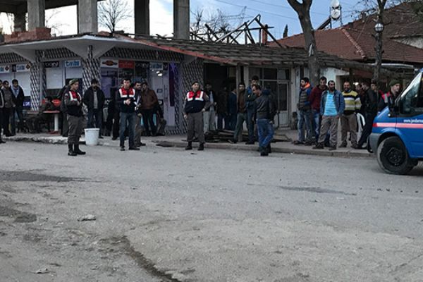 Sakarya'da kahvehaneye silahlı saldırı: 3 yaralı