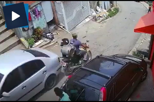 Freni boşalan otomobil dehşet saçtı