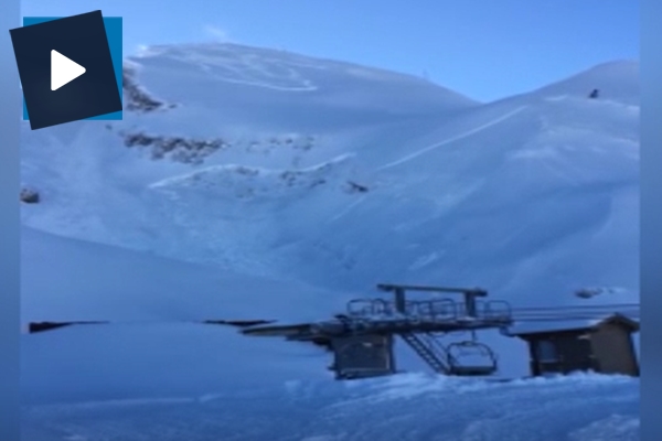 İnanılmaz görüntü: Çığ düşerken kameraya çekerek bekledi!