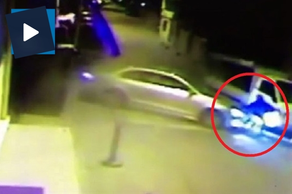 İki kişiye çarpan sürücü arkasına bile bakmadan böyle kaçtı!