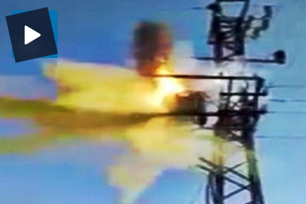 Elektrik trafosu bomba gibi patladı