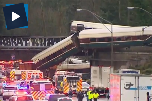 Washington'da tren vagonu kara yoluna düştü