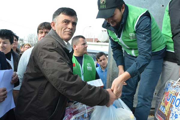 İHH'dan selin vurduğu Arnavutluk’a yardım