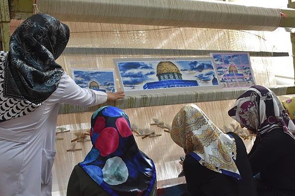 Mescid-i Aksa'yı halıya işliyorlar
